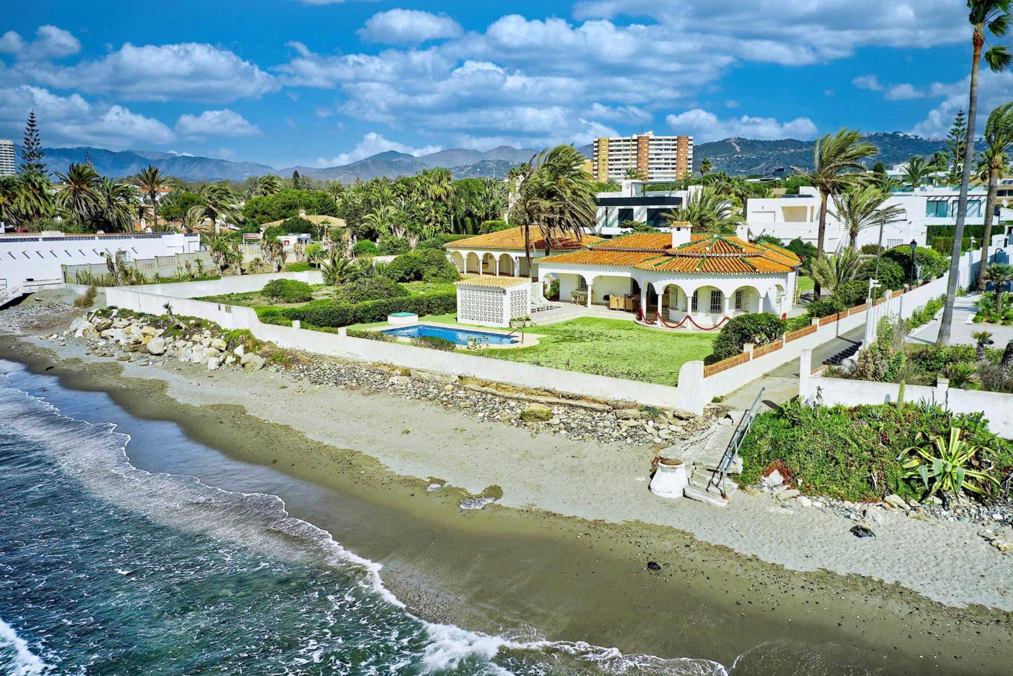 Villa 1100 Beachfront First Line Marbella